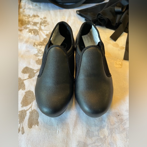 Child’s ballet/tap/dance set. Fits sizes 4-6. - Picture 9 of 15